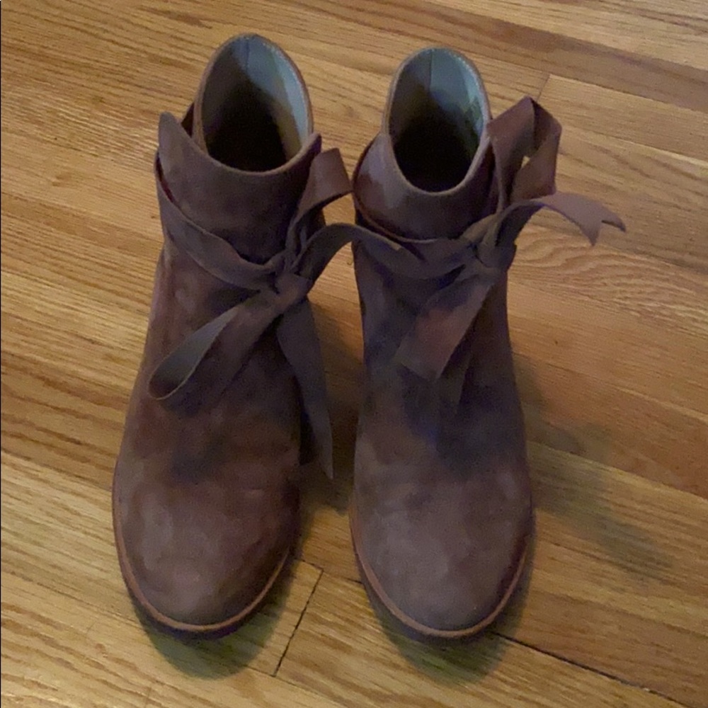 Huma Blanco suede boots